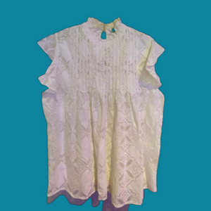 Reitmans Lace Embroidered flutter sleeve eyelet lace Top Sz Medium Blouse White
